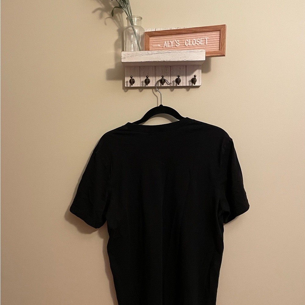 Classic Adidas T-shirt 🖤 - Picture 3 of 3